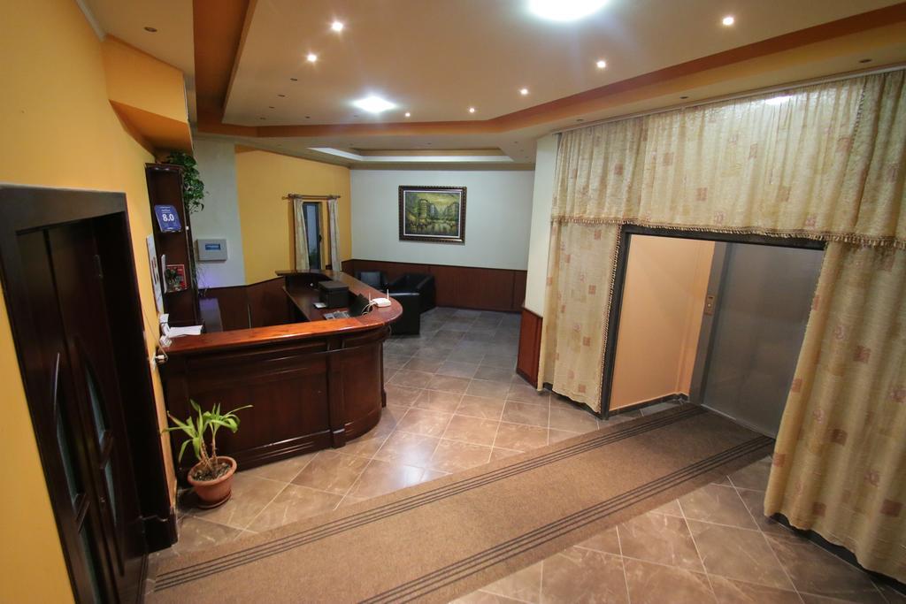 Hotel Verzaci Rinas Exterior foto