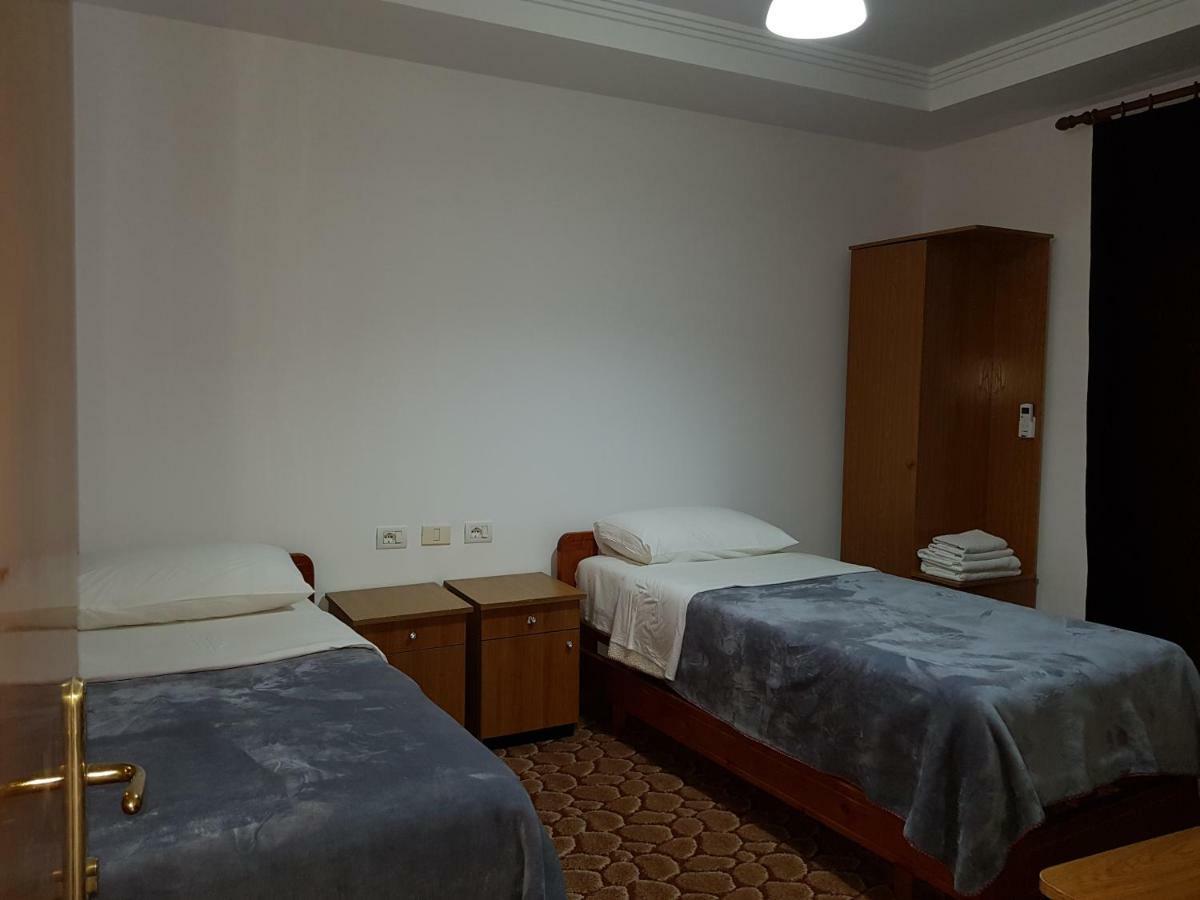 Hotel Verzaci Rinas Exterior foto